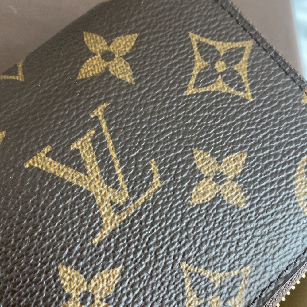 New Louis Vuitton Monogram Zippy Wallet